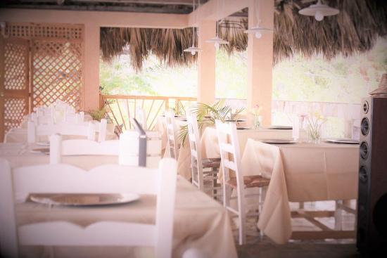 Sur Le Toit Bar & Grill